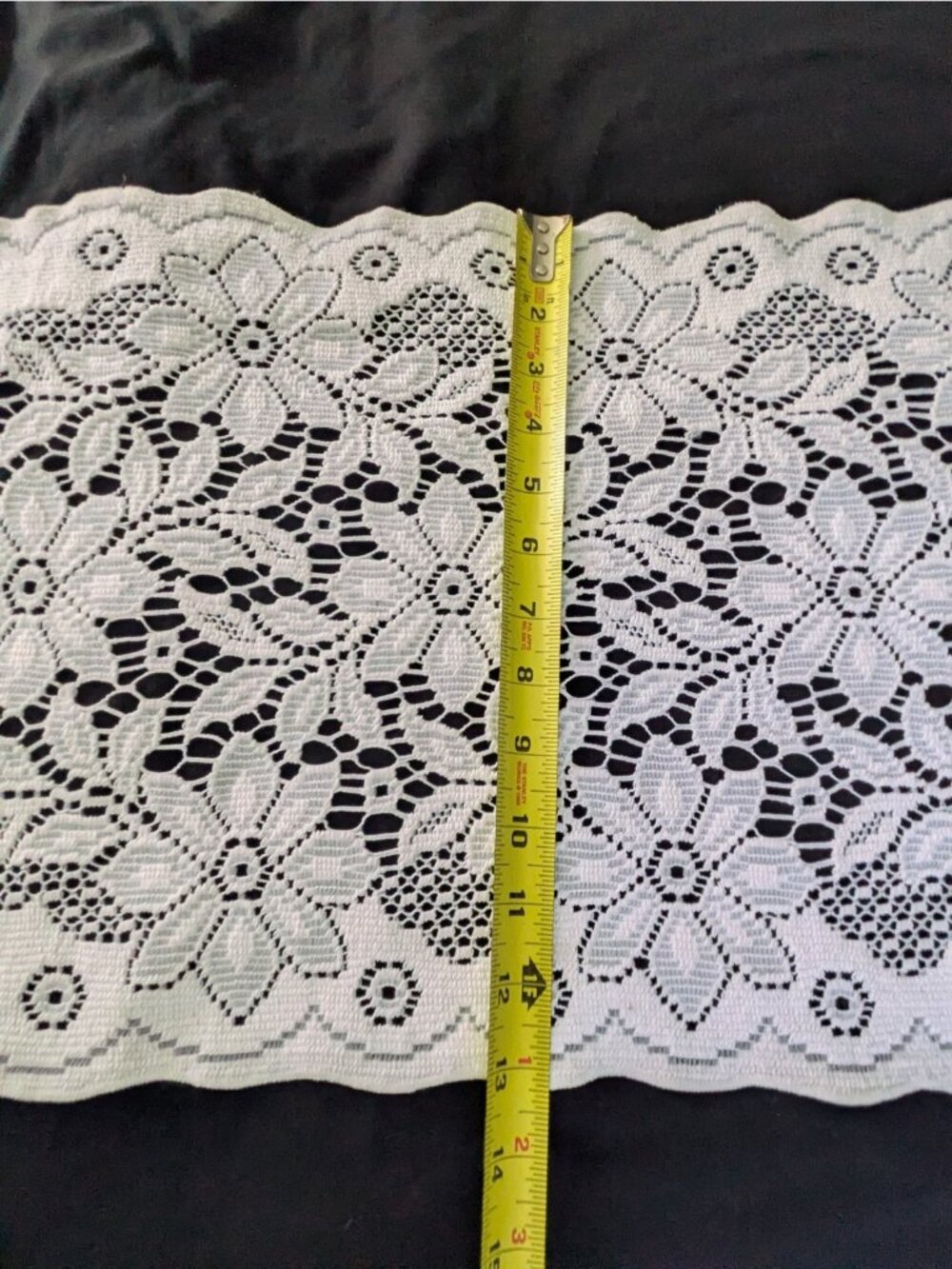 Vtg Lace Table Runner Dresser Scarf Floral White Grandmacore 36x13 - Picture 5 of 5